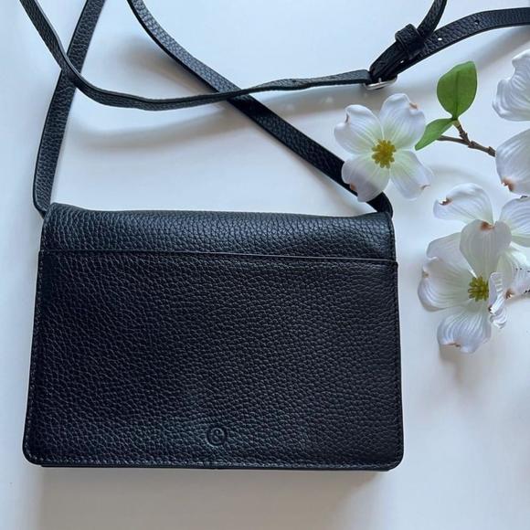 Treasure & Bond black pebbled crossbody bag - Picture 5 of 6